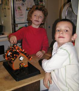 <img0*300:stuff/2%20haunted%20gingerbread%20house%2007.jpg>