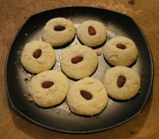 <img0*200:stuff/ALMOND%20COOKIEES%21%202.jpg>