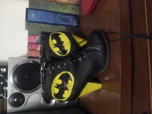 <img500*375:stuff/Batman_Shoes.jpg>