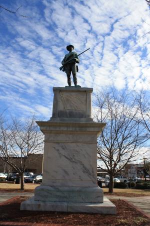 <img300*0:stuff/Confederate_Soldier_Memorial.jpg>