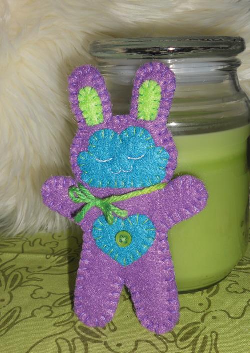 <img0*704:stuff/Felty_bunny67.jpg>