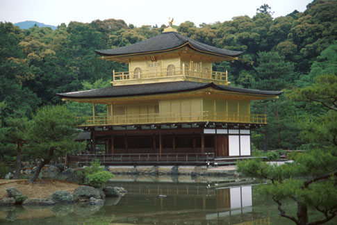 <img:stuff/KinkakuTemple2.jpg>