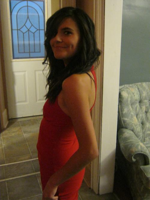 <img500*666:stuff/Me_In_My_Little_Red_Dress_At_My_Formal_Party%21_%e2%99%a5.jpg>