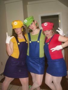 <img0*300:stuff/Super_Mario_Gang_Trio.jpg>