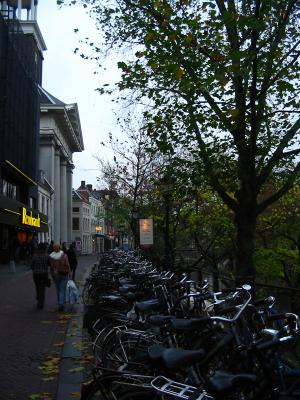 <img300*0:stuff/Utrechtbikes.jpg>