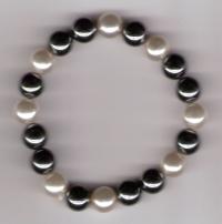 <img200*0:stuff/black%20and%20white%20braclet.jpg>