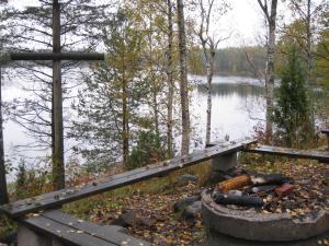 <img300*0:stuff/bythelake.jpg>