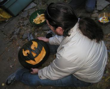 <img0*300:stuff/carving%207.jpg>