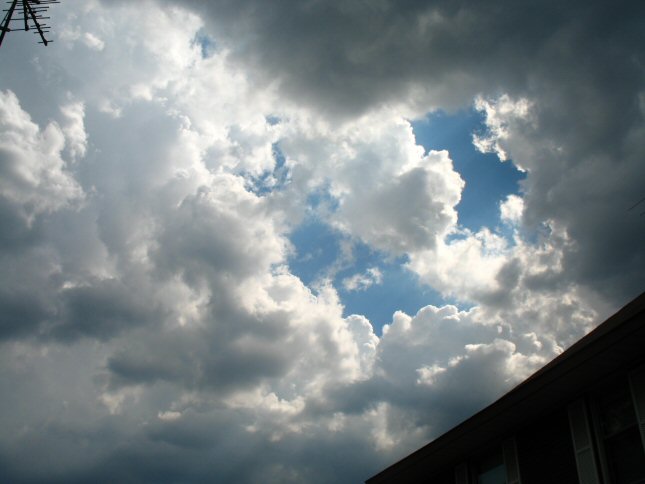 <img:stuff/clouds6.jpg>