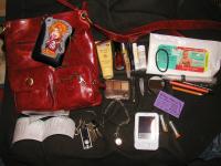 <img200*0:stuff/contains%20of%20purse%201.JPG>