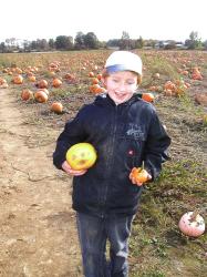 <img0*250:stuff/pumpkinpickin%205%20S09.jpg>