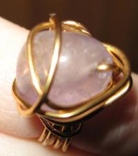 <img200*0:stuff/rosequartzring1.jpg>