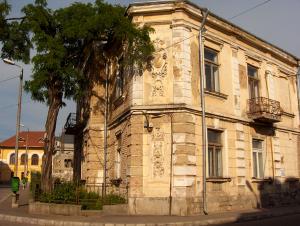 <img300*0:stuff/z/173923/Iasi,%2520mon%2520amour/casa2.JPG>