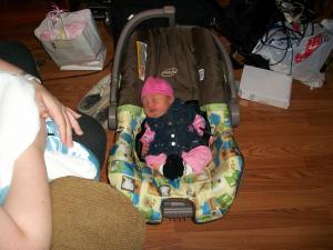 <img300*0:stuff/z/178728/Baby%2520reference/3%20a%20days%20old%202.JPG>