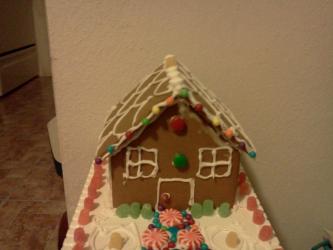 <img0*250:stuff/z/178728/Gingerbread%2520house/IMG_20111209_220502.jpg>