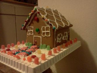 <img0*250:stuff/z/178728/Gingerbread%2520house/IMG_20111209_220514.jpg>